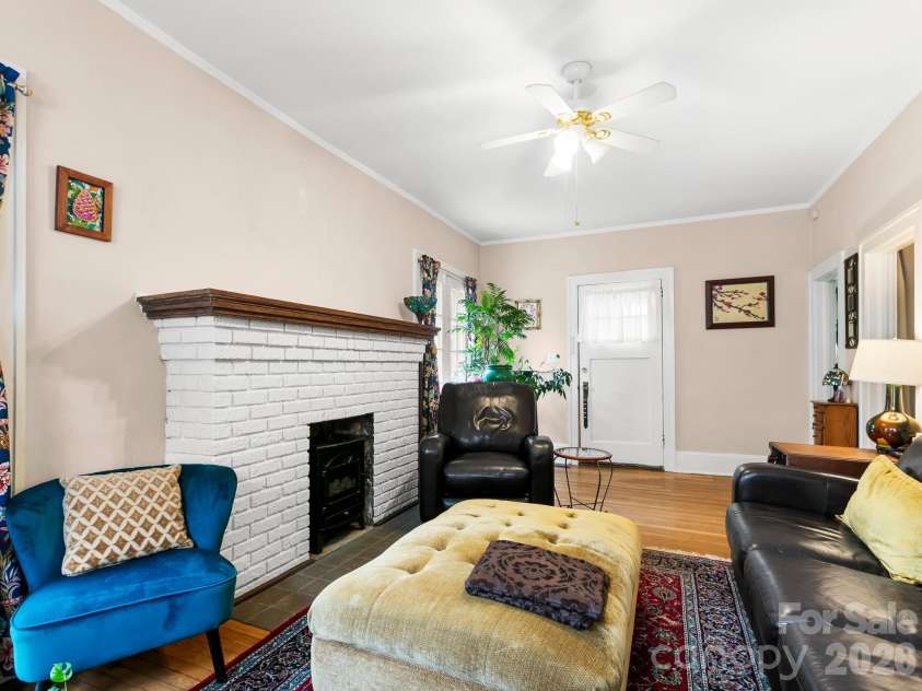 27 Warwick Road, Asheville, NC 28803.  MLS# CAR4409749, YatesRealty ID 43258. 