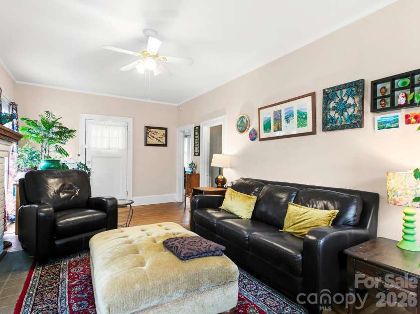 27 Warwick Road, Asheville, NC 28803.  MLS# CAR4409749, YatesRealty ID 43258. 
