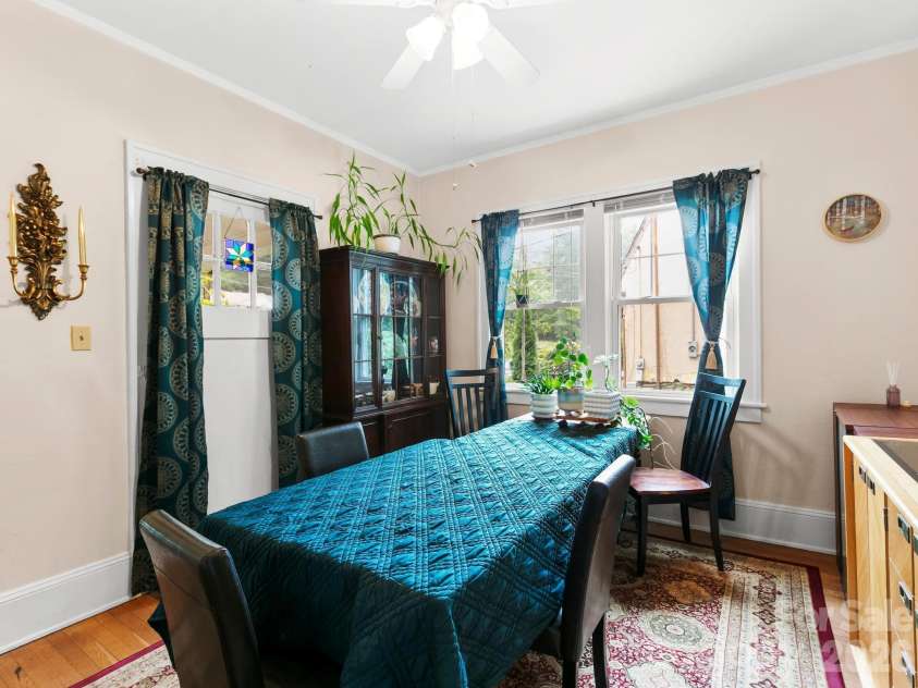 27 Warwick Road, Asheville, NC 28803.  MLS# CAR4409749, YatesRealty ID 43258. 