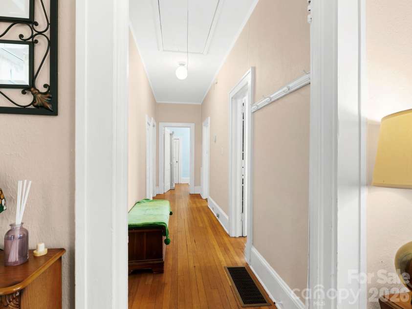 27 Warwick Road, Asheville, NC 28803.  MLS# CAR4409749, YatesRealty ID 43258. 