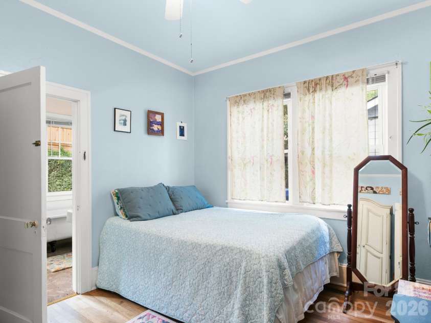 27 Warwick Road, Asheville, NC 28803.  MLS# CAR4409749, YatesRealty ID 43258. 