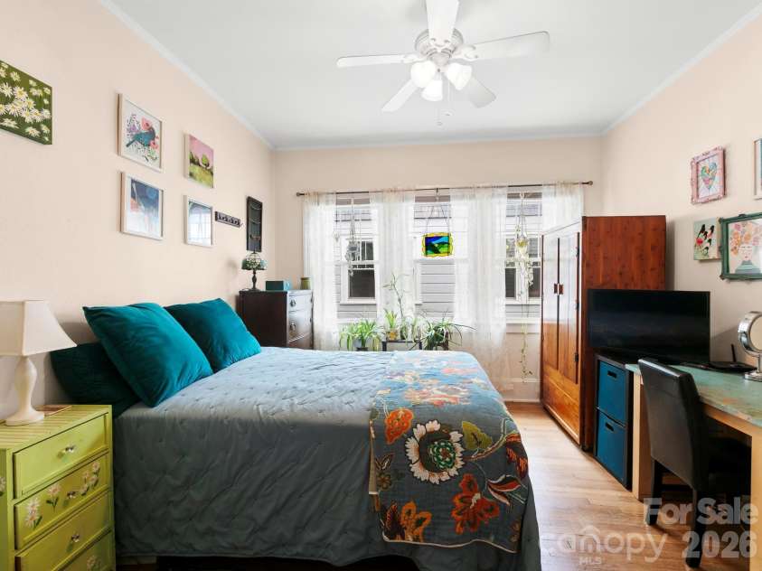 27 Warwick Road, Asheville, NC 28803.  MLS# CAR4409749, YatesRealty ID 43258. 