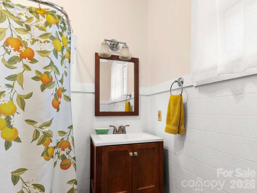 27 Warwick Road, Asheville, NC 28803.  MLS# CAR4409749, YatesRealty ID 43258. 