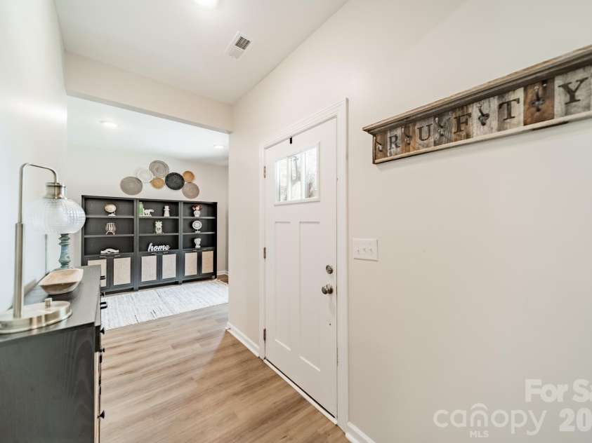1977 Charles Avenue, Lancaster, SC 29720.  MLS# CAR4400805, YatesRealty ID 43259. Entry Way
