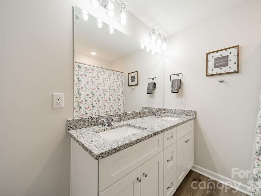 1977 Charles Avenue, Lancaster, SC 29720.  MLS# CAR4400805, YatesRealty ID 43259. Full Bathroom