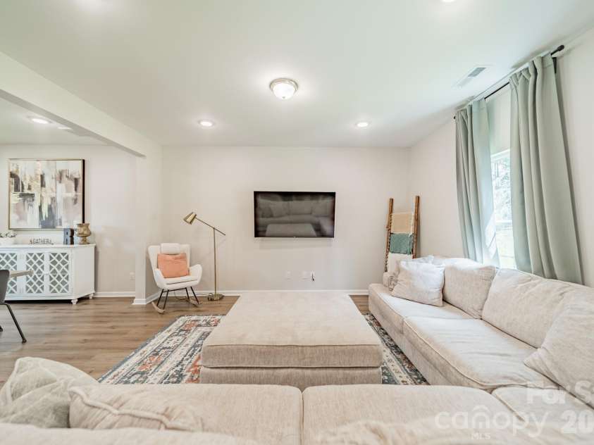 1977 Charles Avenue, Lancaster, SC 29720.  MLS# CAR4400805, YatesRealty ID 43259. Main Living