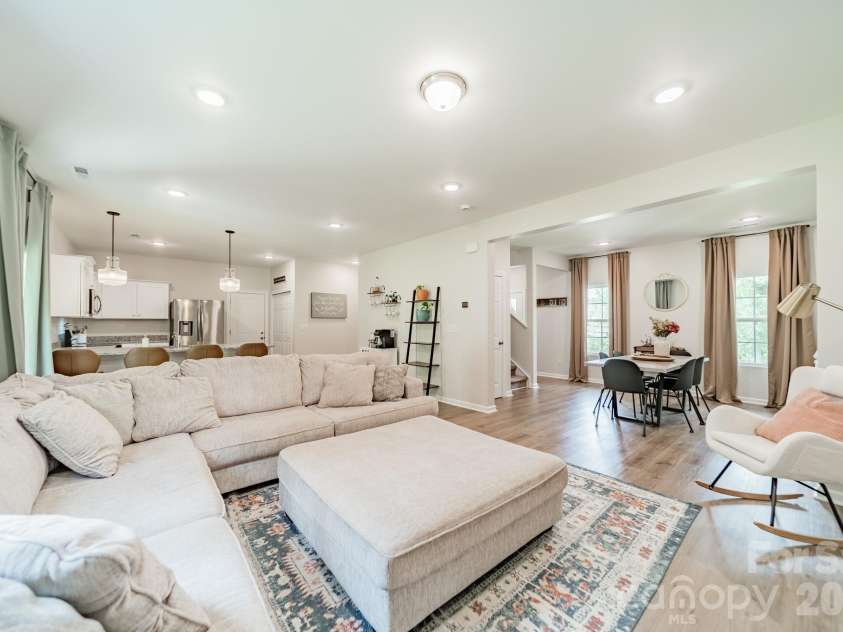 1977 Charles Avenue, Lancaster, SC 29720.  MLS# CAR4400805, YatesRealty ID 43259. Main Living