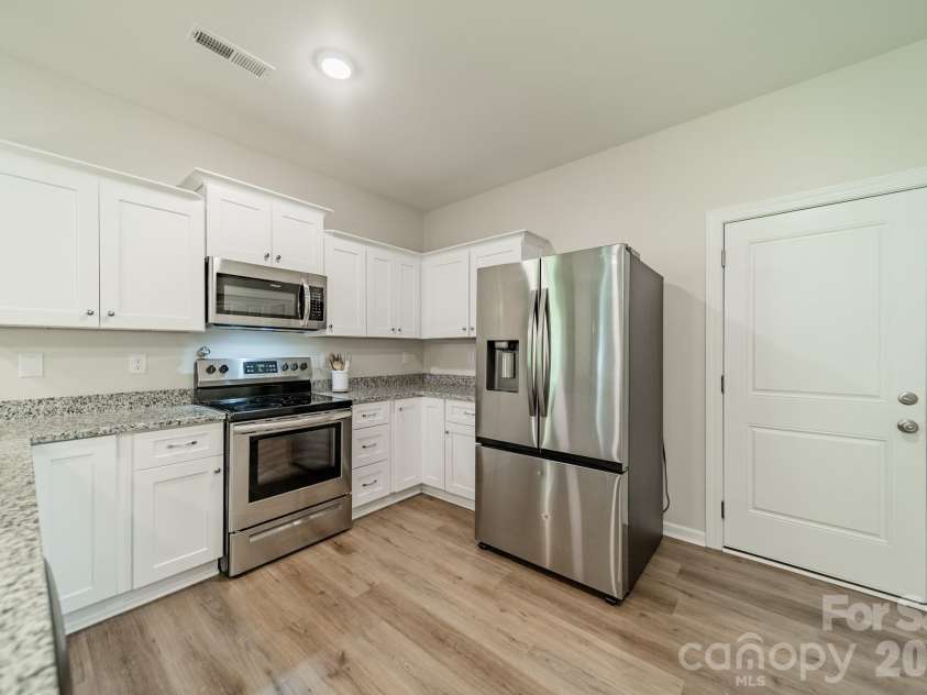 1977 Charles Avenue, Lancaster, SC 29720.  MLS# CAR4400805, YatesRealty ID 43259. Stainless Appliances