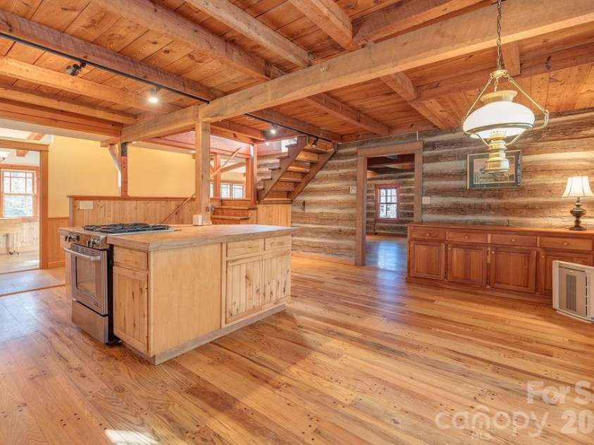 117 Woods View Trail, Fairview, NC 28730.  MLS# CAR4289341, YatesRealty ID 4326. Kitchen.