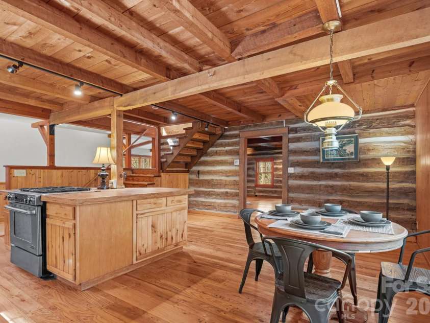 117 Woods View Trail, Fairview, NC 28730.  MLS# CAR4289341, YatesRealty ID 4326. Kitchen with bay window.
