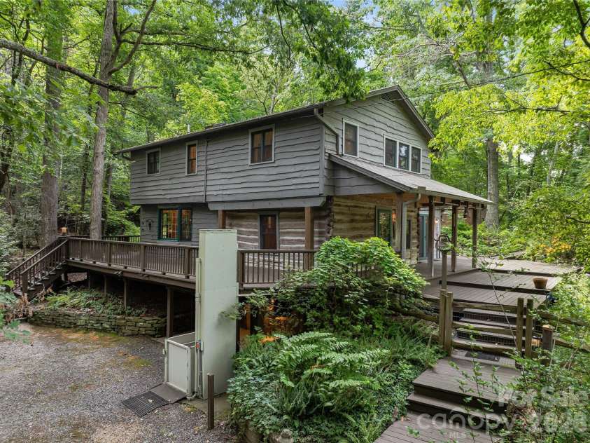 117 Woods View Trail, Fairview, NC 28730.  MLS# CAR4411756, YatesRealty ID 4326. 
