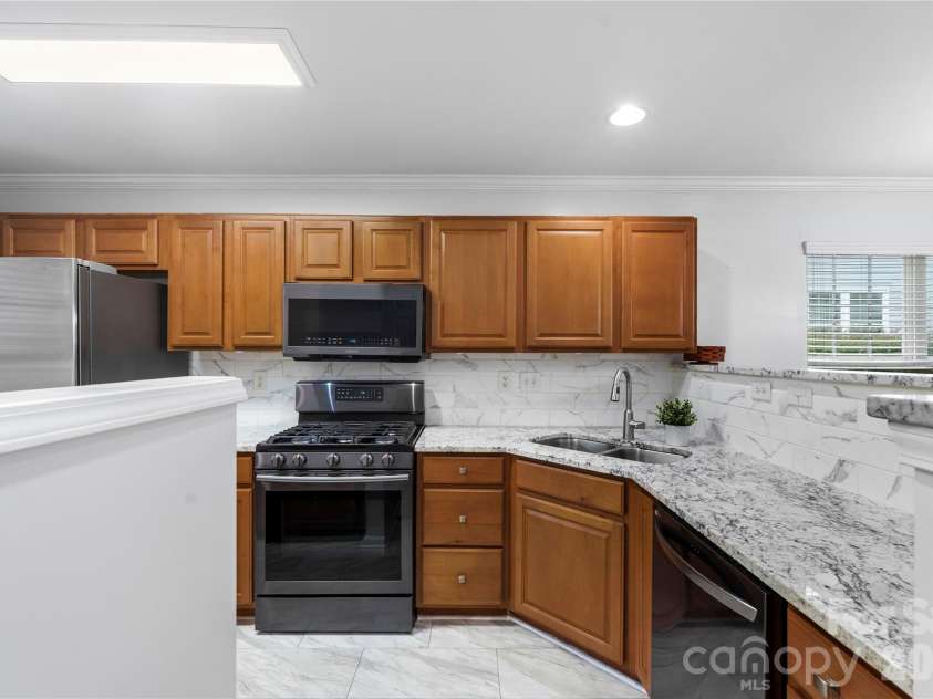 806 Rock Lake Glen, Fort Mill, SC 29715.  MLS# CAR4399367, YatesRealty ID 43261. 