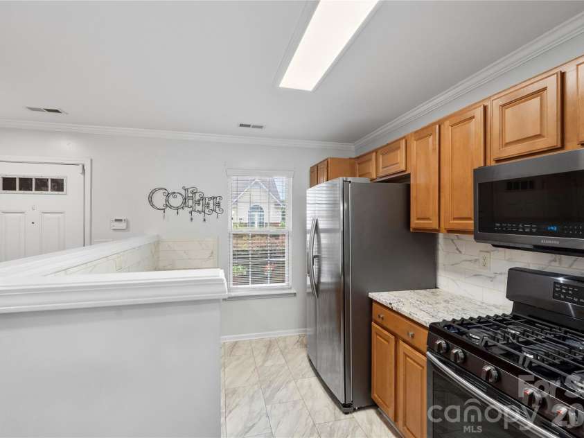 806 Rock Lake Glen, Fort Mill, SC 29715.  MLS# CAR4399367, YatesRealty ID 43261. 