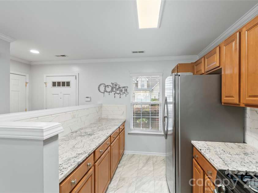 806 Rock Lake Glen, Fort Mill, SC 29715.  MLS# CAR4399367, YatesRealty ID 43261. 
