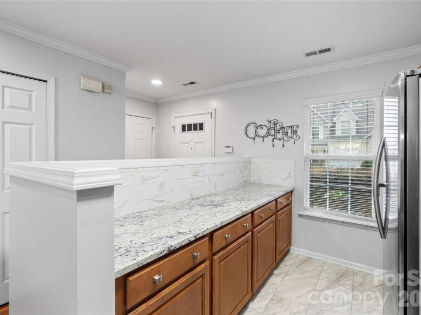 806 Rock Lake Glen, Fort Mill, SC 29715.  MLS# CAR4399367, YatesRealty ID 43261. 