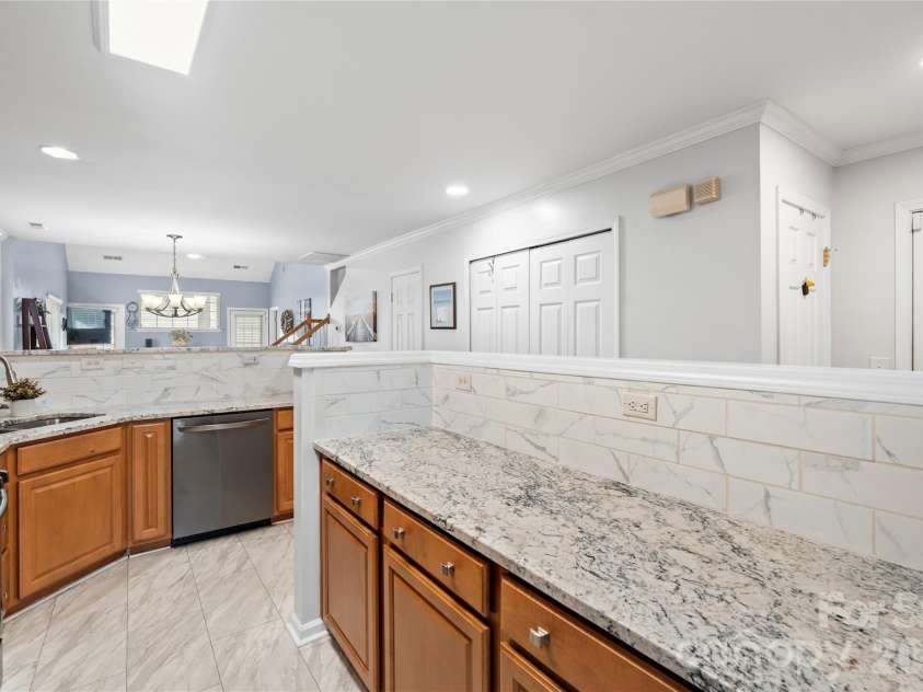 806 Rock Lake Glen, Fort Mill, SC 29715.  MLS# CAR4399367, YatesRealty ID 43261. 