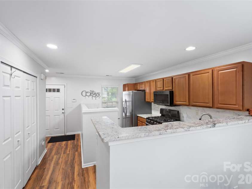 806 Rock Lake Glen, Fort Mill, SC 29715.  MLS# CAR4399367, YatesRealty ID 43261. 