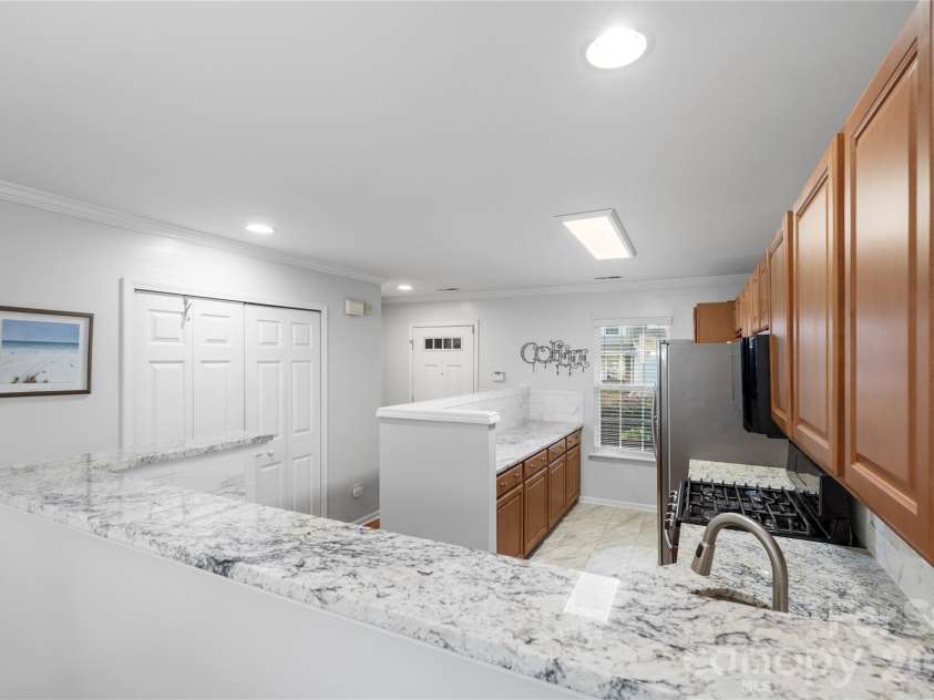 806 Rock Lake Glen, Fort Mill, SC 29715.  MLS# CAR4399367, YatesRealty ID 43261. 