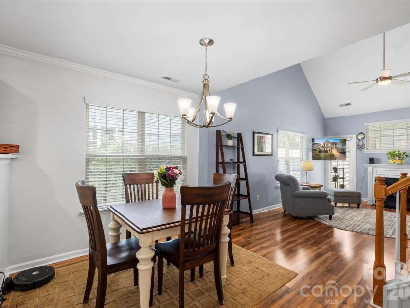 806 Rock Lake Glen, Fort Mill, SC 29715.  MLS# CAR4399367, YatesRealty ID 43261. 