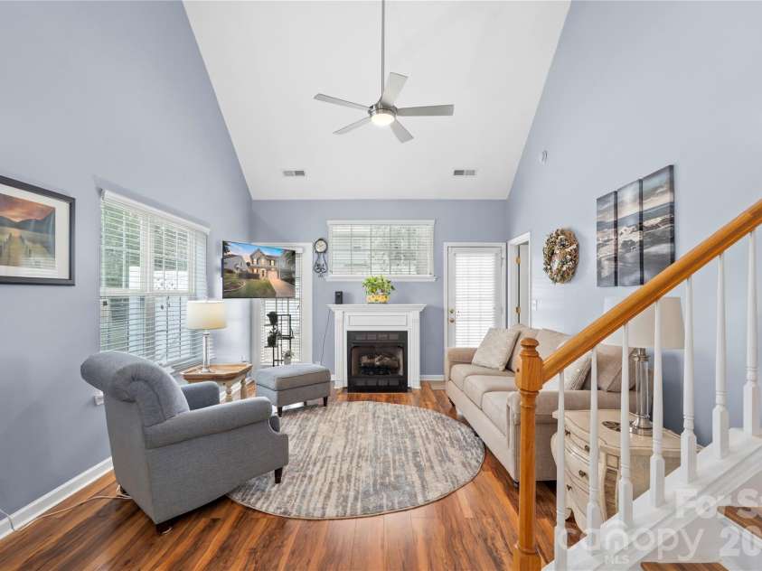 806 Rock Lake Glen, Fort Mill, SC 29715.  MLS# CAR4399367, YatesRealty ID 43261. 