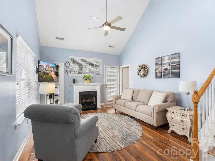 806 Rock Lake Glen, Fort Mill, SC 29715.  MLS# CAR4399367, YatesRealty ID 43261. 