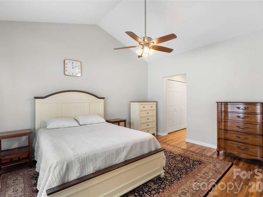 806 Rock Lake Glen, Fort Mill, SC 29715.  MLS# CAR4399367, YatesRealty ID 43261. 