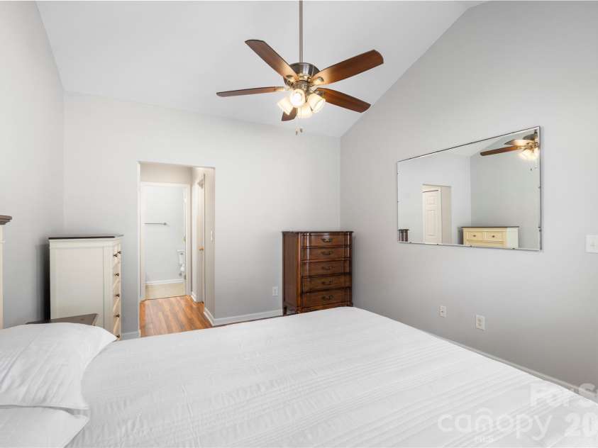 806 Rock Lake Glen, Fort Mill, SC 29715.  MLS# CAR4399367, YatesRealty ID 43261. 