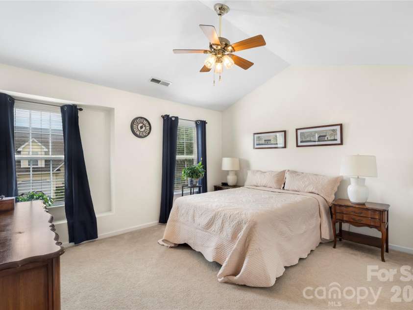 806 Rock Lake Glen, Fort Mill, SC 29715.  MLS# CAR4399367, YatesRealty ID 43261. 