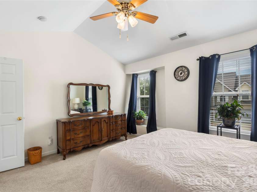 806 Rock Lake Glen, Fort Mill, SC 29715.  MLS# CAR4399367, YatesRealty ID 43261. 
