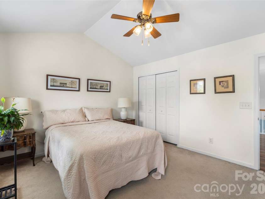 806 Rock Lake Glen, Fort Mill, SC 29715.  MLS# CAR4399367, YatesRealty ID 43261. 