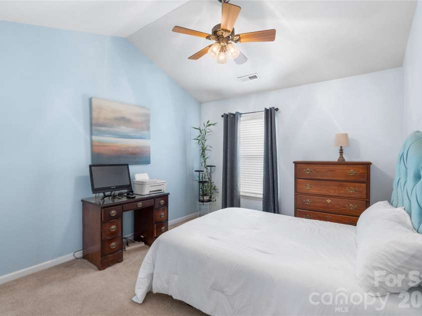 806 Rock Lake Glen, Fort Mill, SC 29715.  MLS# CAR4399367, YatesRealty ID 43261. 