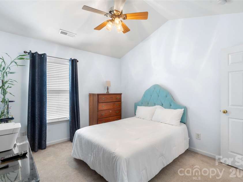 806 Rock Lake Glen, Fort Mill, SC 29715.  MLS# CAR4399367, YatesRealty ID 43261. 
