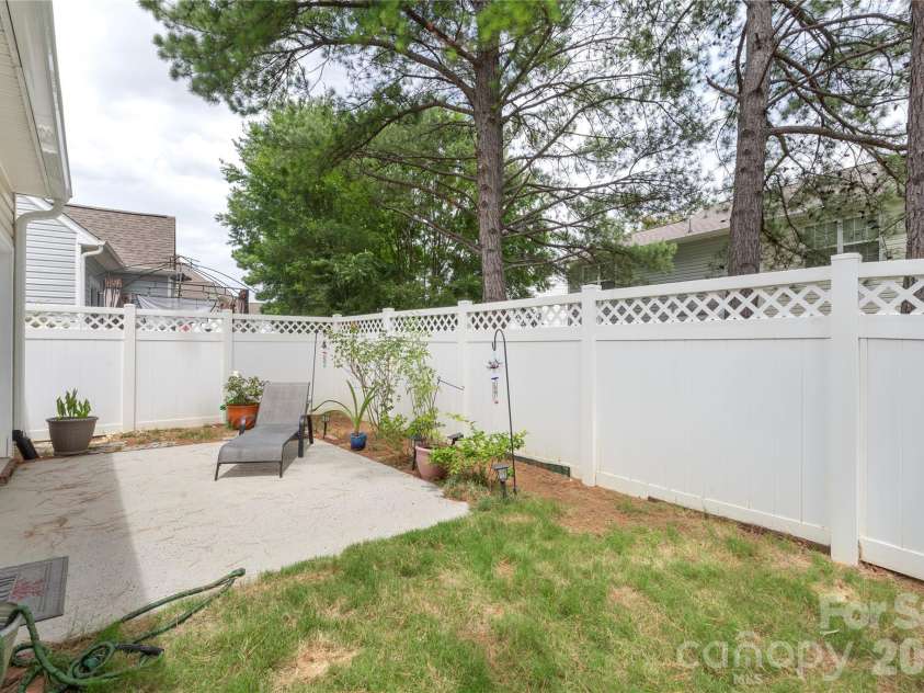 806 Rock Lake Glen, Fort Mill, SC 29715.  MLS# CAR4399367, YatesRealty ID 43261. 