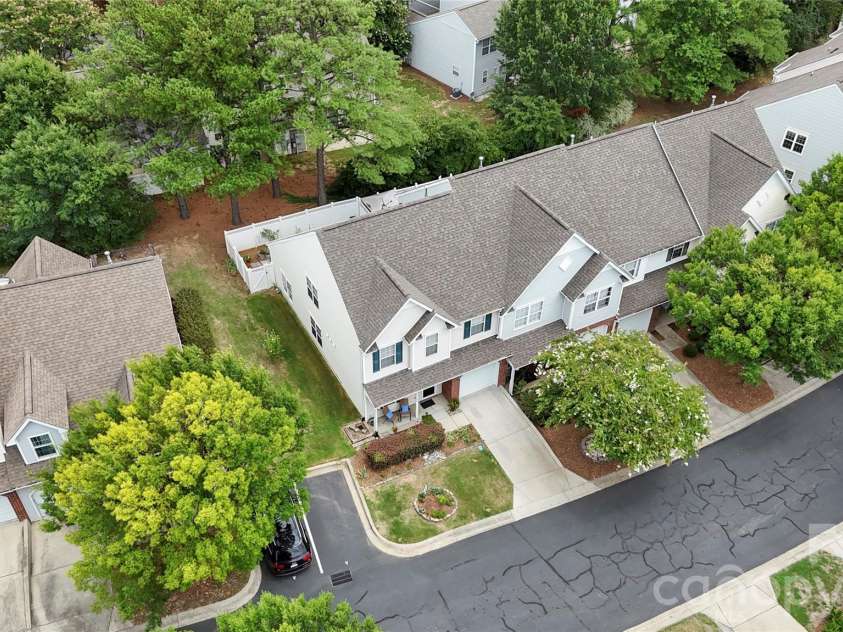 806 Rock Lake Glen, Fort Mill, SC 29715.  MLS# CAR4399367, YatesRealty ID 43261. 