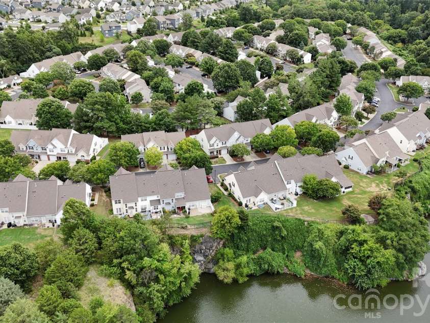 806 Rock Lake Glen, Fort Mill, SC 29715.  MLS# CAR4399367, YatesRealty ID 43261. 