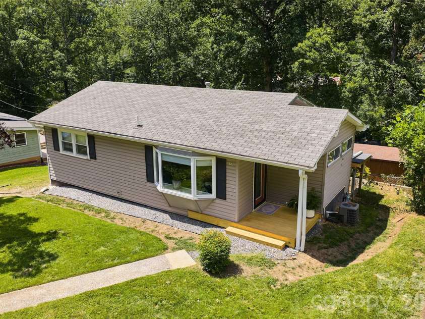 17 Azalea Road, Arden, NC 28704.  MLS# CAR4388908, YatesRealty ID 43262. 