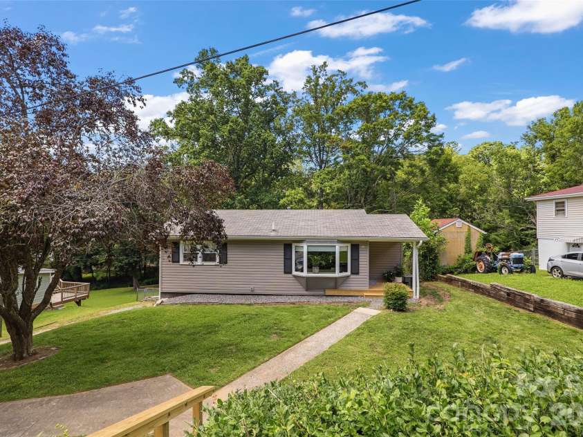 17 Azalea Road, Arden, NC 28704.  MLS# CAR4388908, YatesRealty ID 43262. 