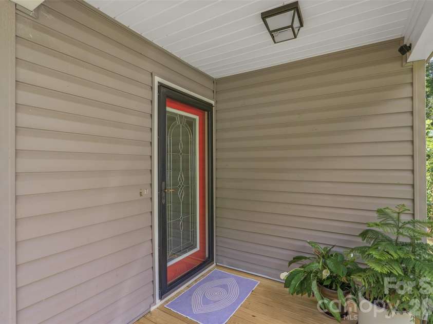 17 Azalea Road, Arden, NC 28704.  MLS# CAR4388908, YatesRealty ID 43262. 