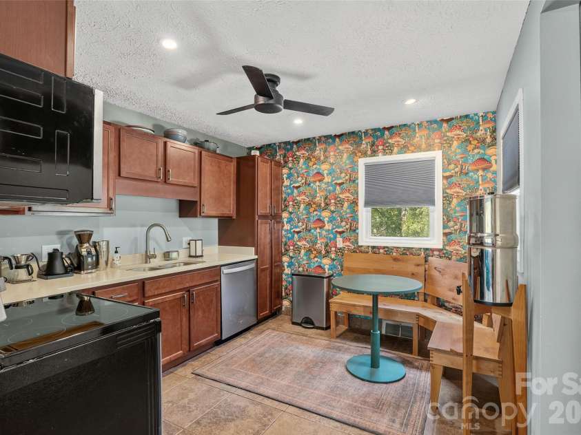 17 Azalea Road, Arden, NC 28704.  MLS# CAR4388908, YatesRealty ID 43262. 