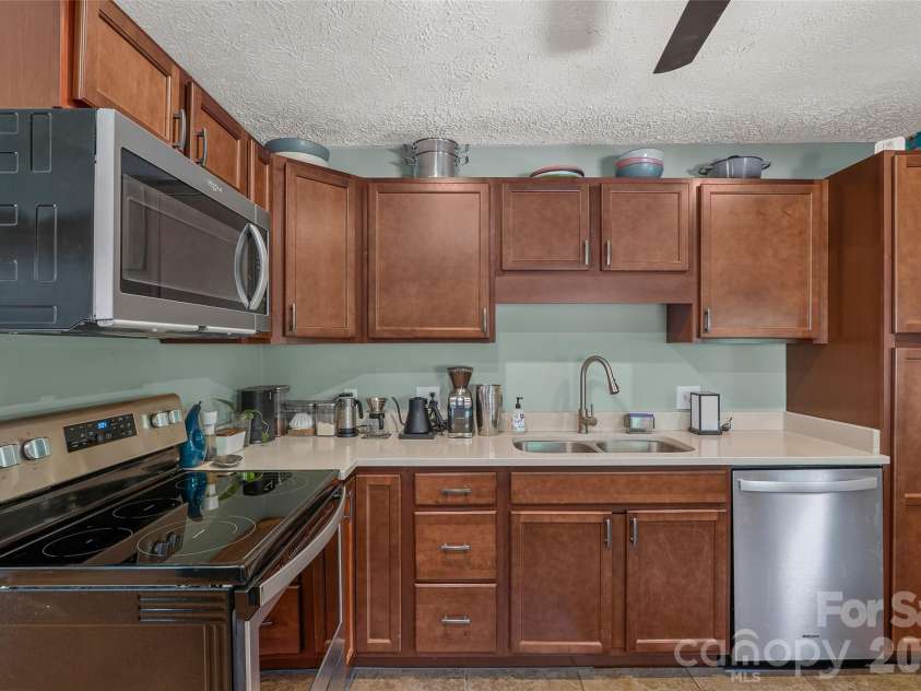 17 Azalea Road, Arden, NC 28704.  MLS# CAR4388908, YatesRealty ID 43262. 