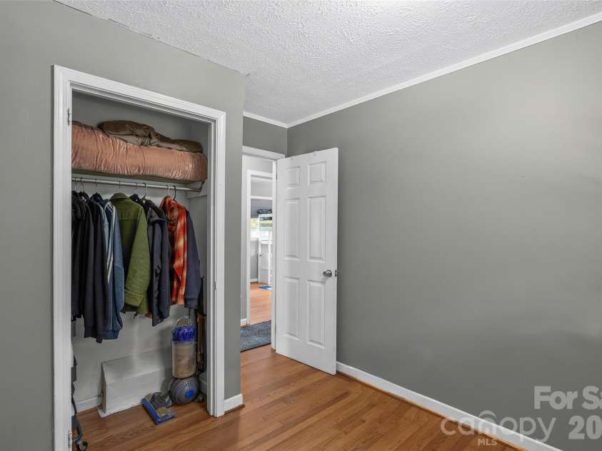 17 Azalea Road, Arden, NC 28704.  MLS# CAR4388908, YatesRealty ID 43262. 