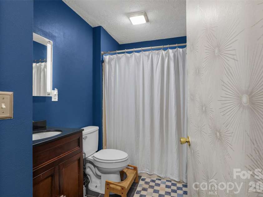 17 Azalea Road, Arden, NC 28704.  MLS# CAR4388908, YatesRealty ID 43262. 