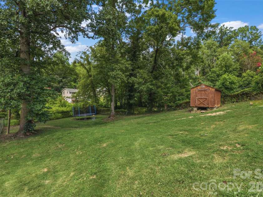 17 Azalea Road, Arden, NC 28704.  MLS# CAR4388908, YatesRealty ID 43262. 