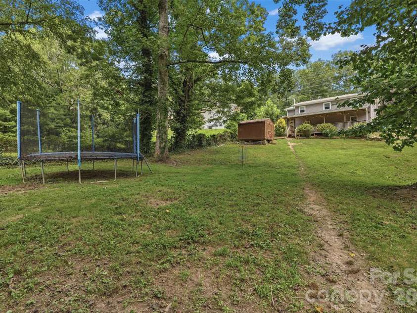 17 Azalea Road, Arden, NC 28704.  MLS# CAR4388908, YatesRealty ID 43262. 