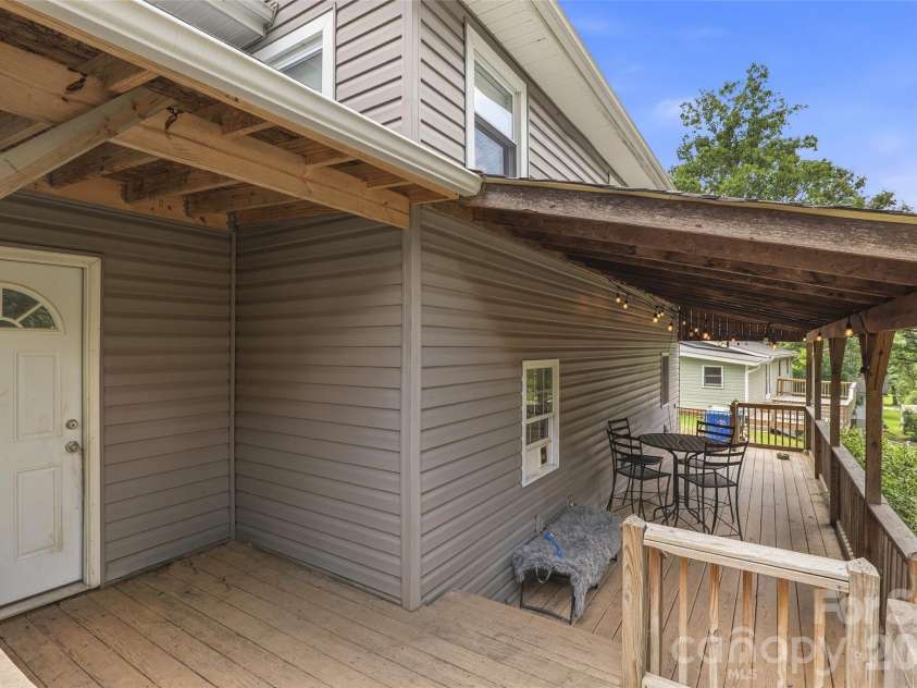 17 Azalea Road, Arden, NC 28704.  MLS# CAR4388908, YatesRealty ID 43262. 