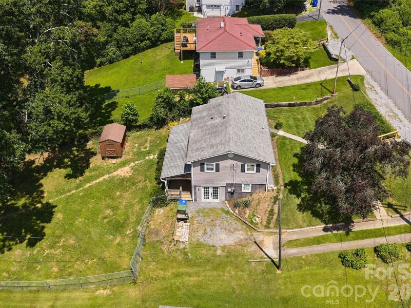 17 Azalea Road, Arden, NC 28704.  MLS# CAR4388908, YatesRealty ID 43262. 
