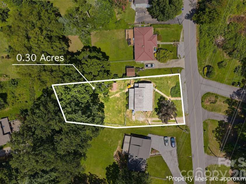 17 Azalea Road, Arden, NC 28704.  MLS# CAR4388908, YatesRealty ID 43262. 