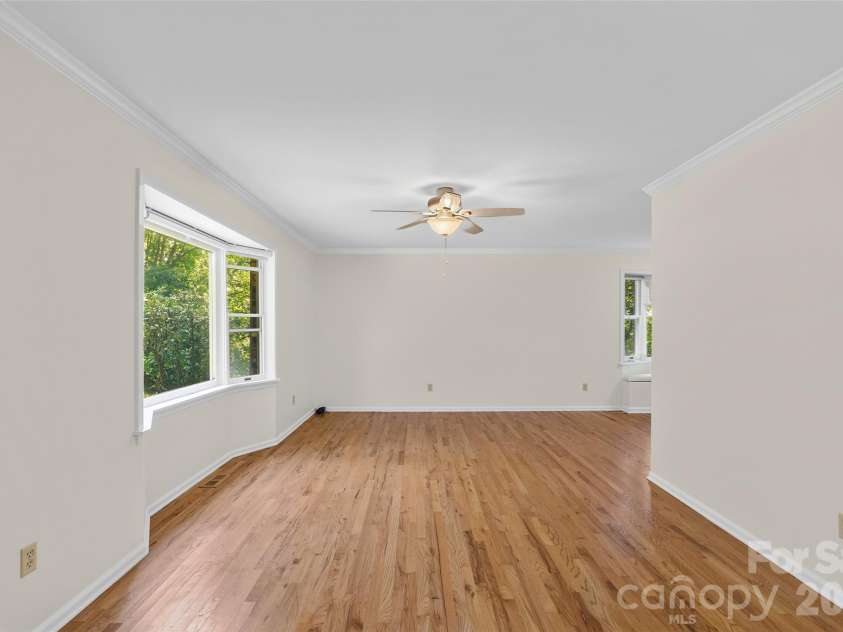 709 Forest Ridge Drive, Hendersonville, NC 28791.  MLS# CAR4388878, YatesRealty ID 43264. 