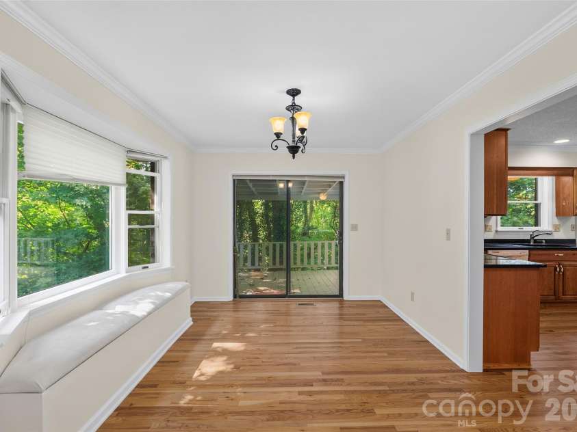 709 Forest Ridge Drive, Hendersonville, NC 28791.  MLS# CAR4388878, YatesRealty ID 43264. 