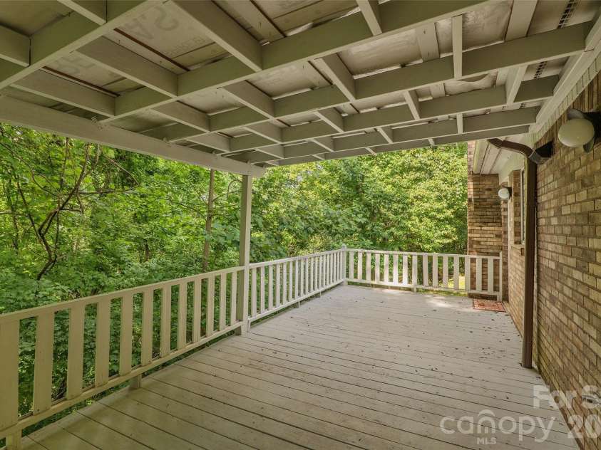 709 Forest Ridge Drive, Hendersonville, NC 28791.  MLS# CAR4388878, YatesRealty ID 43264. 